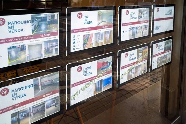 How Apartment Rental Agencies Simplify the Renting Process